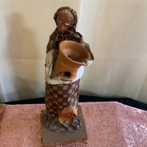 Vintage Older Village Woman Carrying Mud Clay Pot Women Made In Paper Mache EUC - Picture 11 of 11